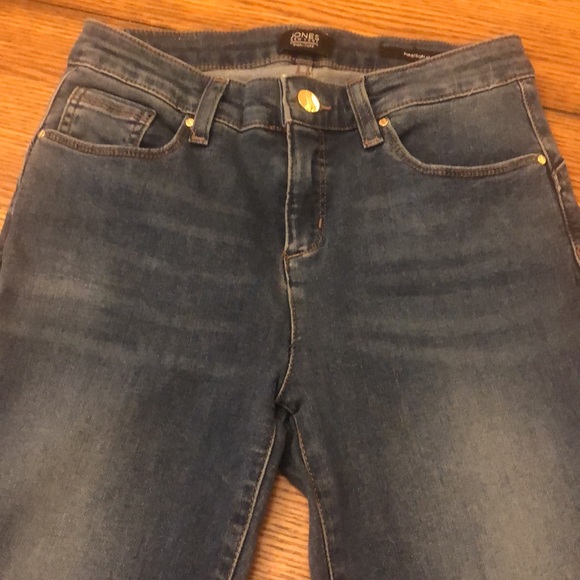 Jones New York Signature Madison Slim Jeans stretch size 2 denim faded - Picture 2 of 15